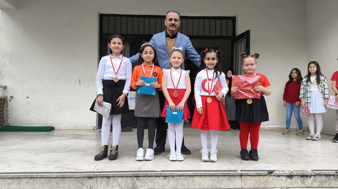 İSTİKLAL MARŞI'NI Güzel Okuma Yarışması Madalyaları Dağıtıldı